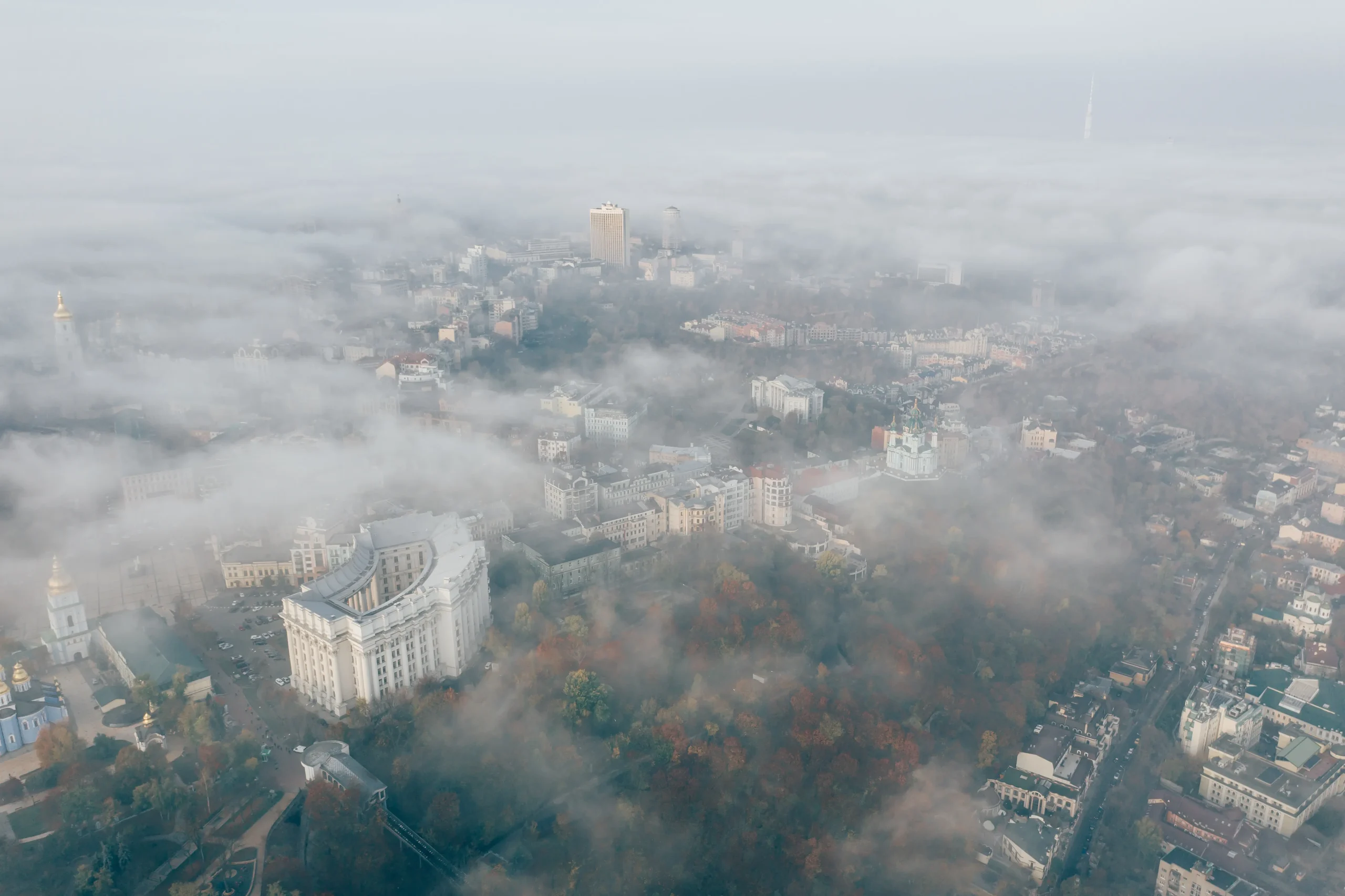aerial view city fog scaled -